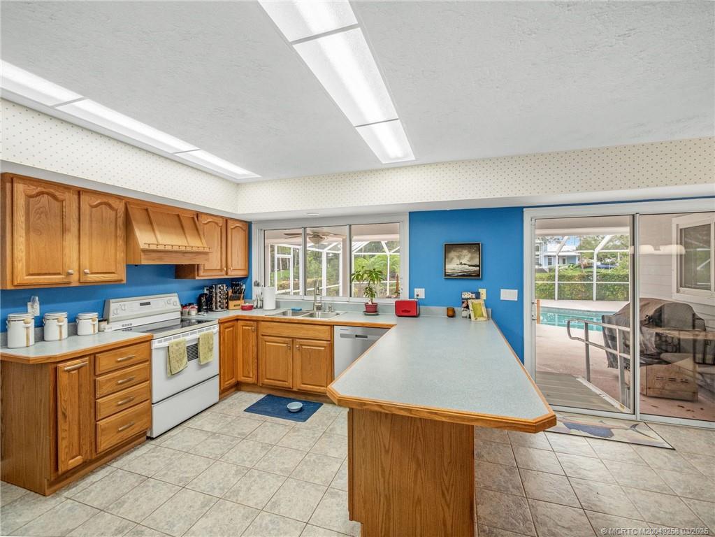 682 SW Falcon Street