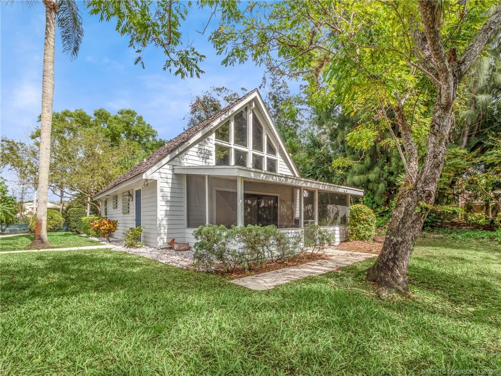 682 SW Falcon Street