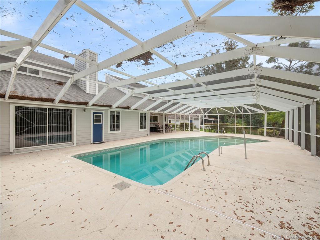 682 SW Falcon Street