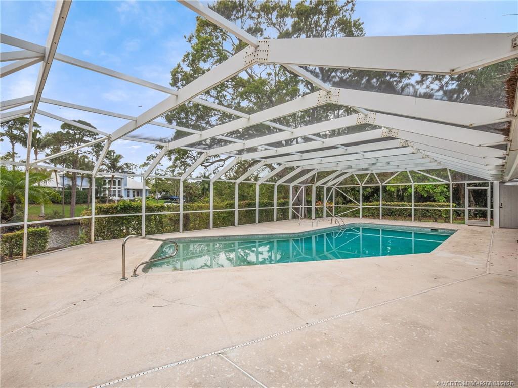 682 SW Falcon Street