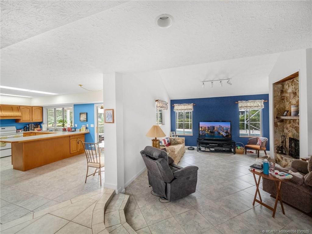 682 SW Falcon Street