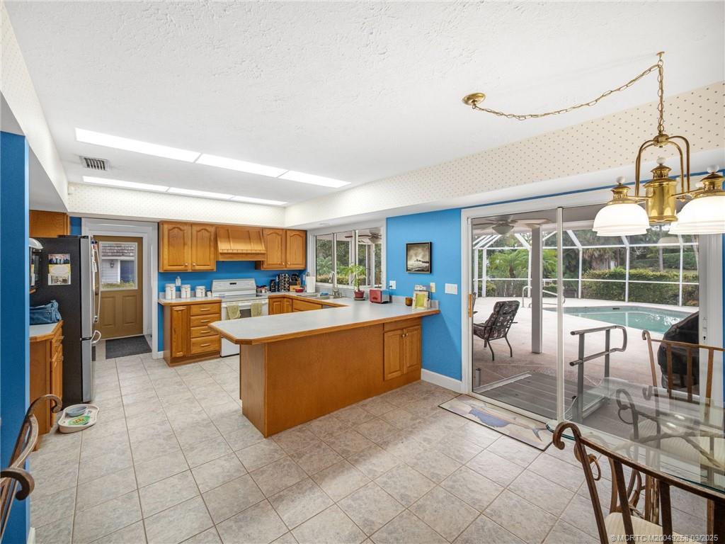 682 SW Falcon Street