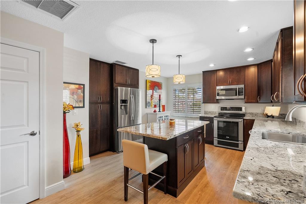 6101 SE Landing Way 5-16