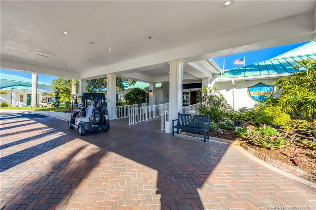 3401 SE Clubhouse Place