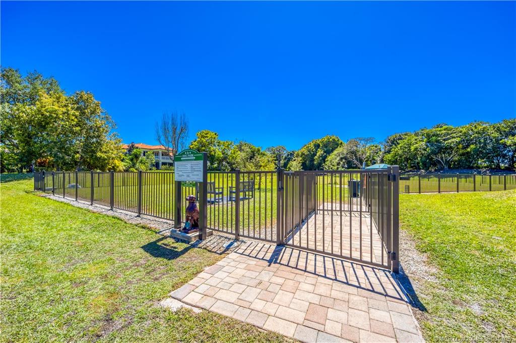 3401 SE Clubhouse Place