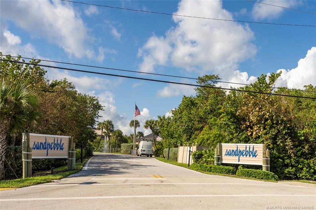 4490 NE Sandpebble Trace 302