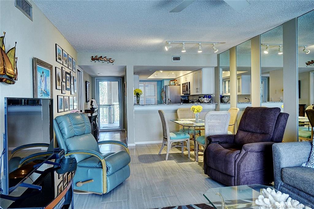 4490 NE Sandpebble Trace 302