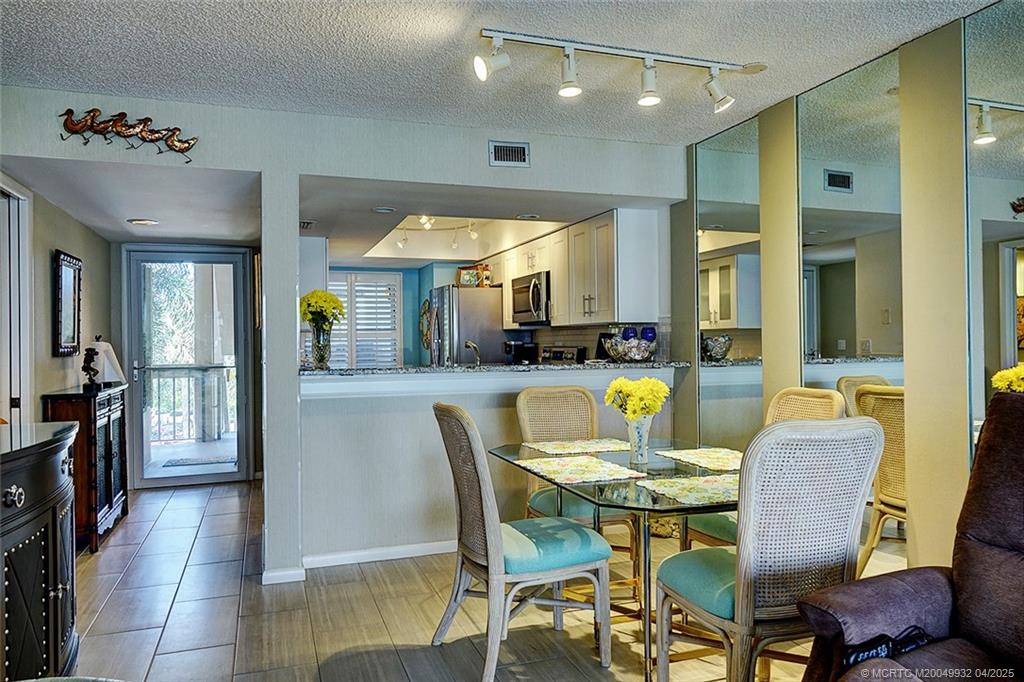 4490 NE Sandpebble Trace 302