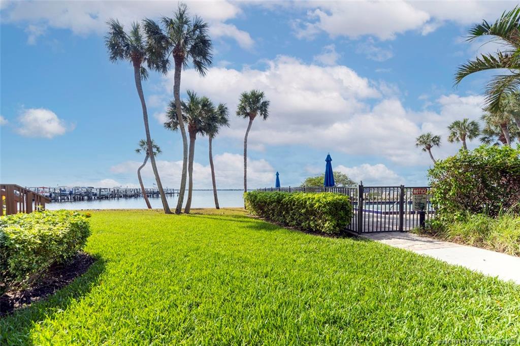 4490 NE Sandpebble Trace 302