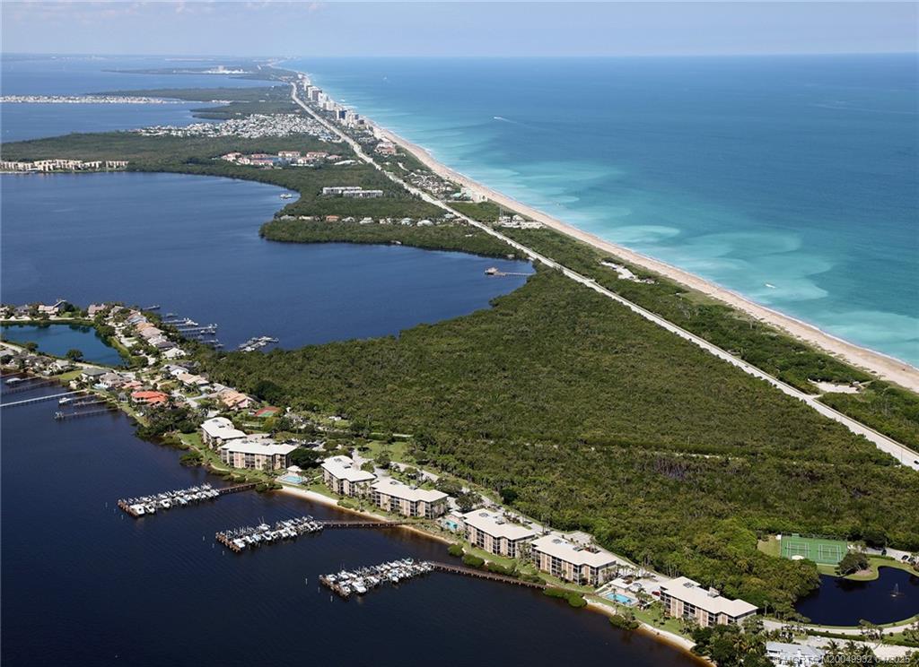 4490 NE Sandpebble Trace 302