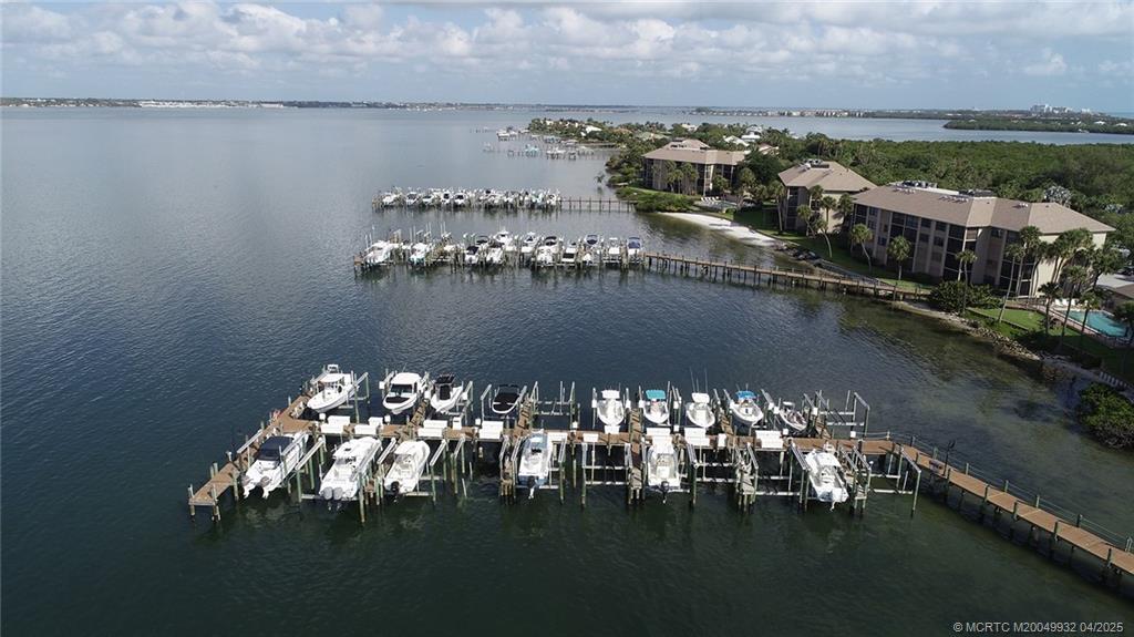 4490 NE Sandpebble Trace 302