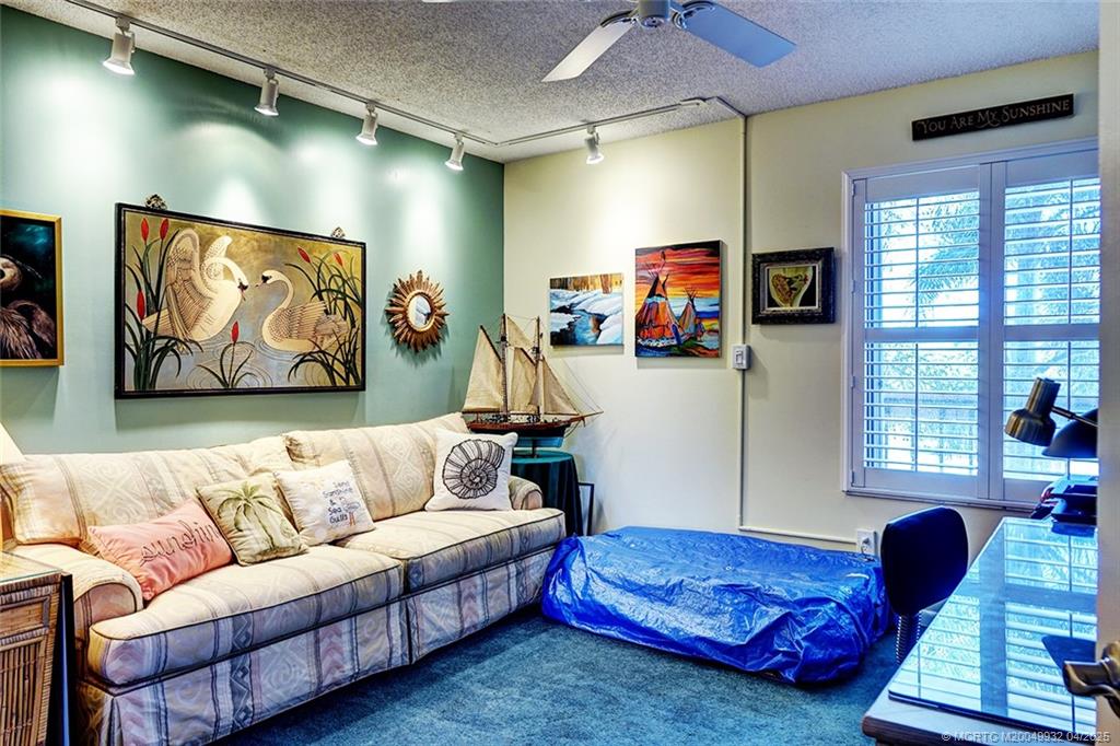 4490 NE Sandpebble Trace 302