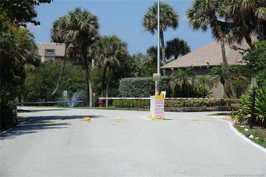 4490 NE Sandpebble Trace 302