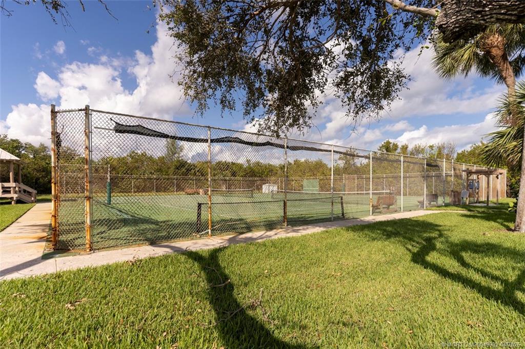 4490 NE Sandpebble Trace 302