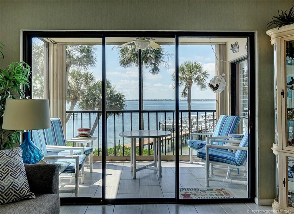 4490 NE Sandpebble Trace 302