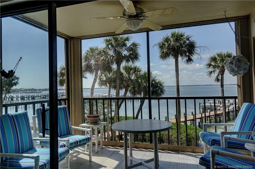 4490 NE Sandpebble Trace 302