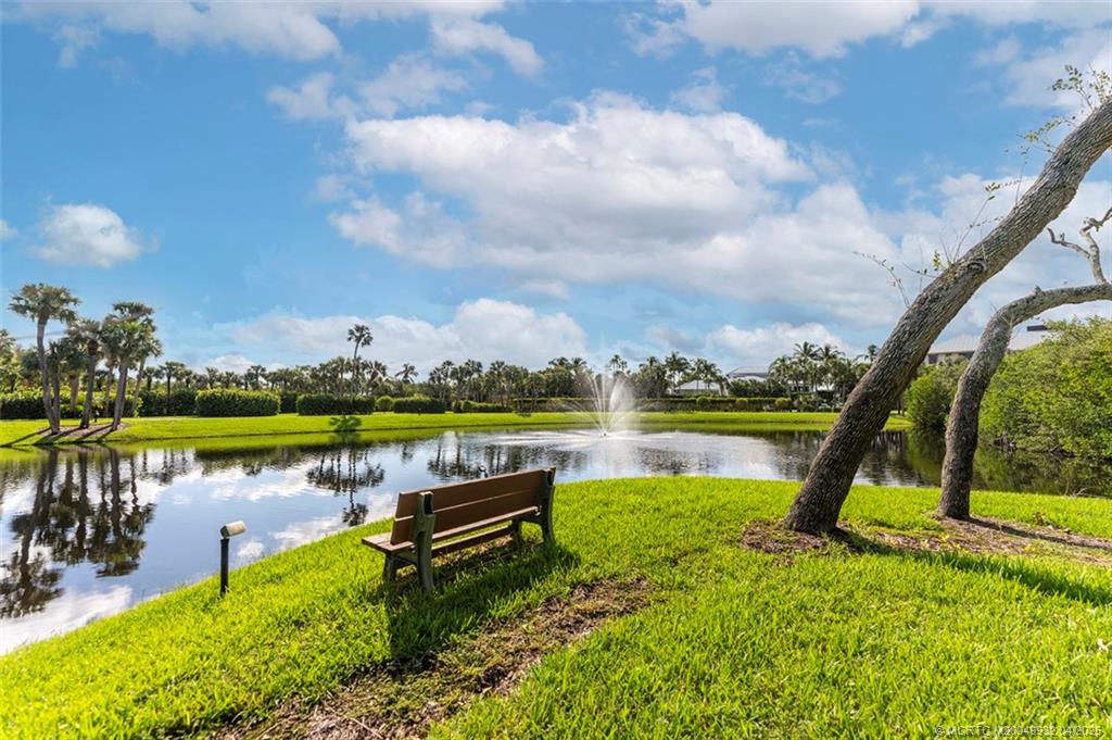 4490 NE Sandpebble Trace 302