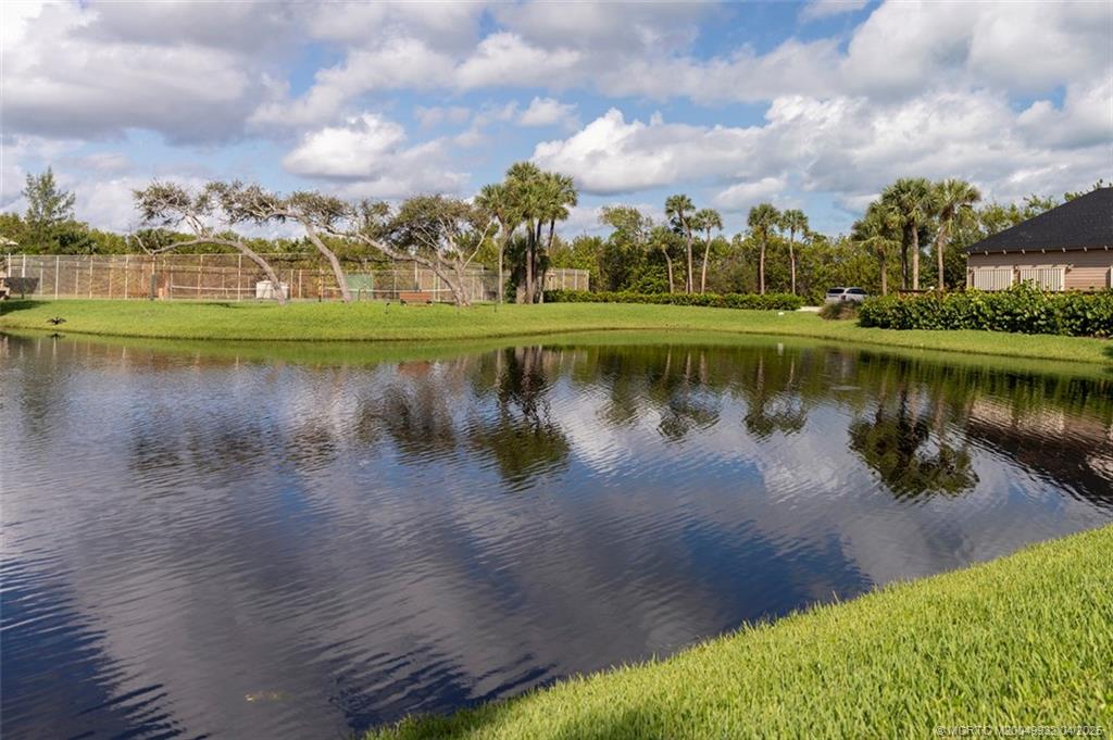 4490 NE Sandpebble Trace 302