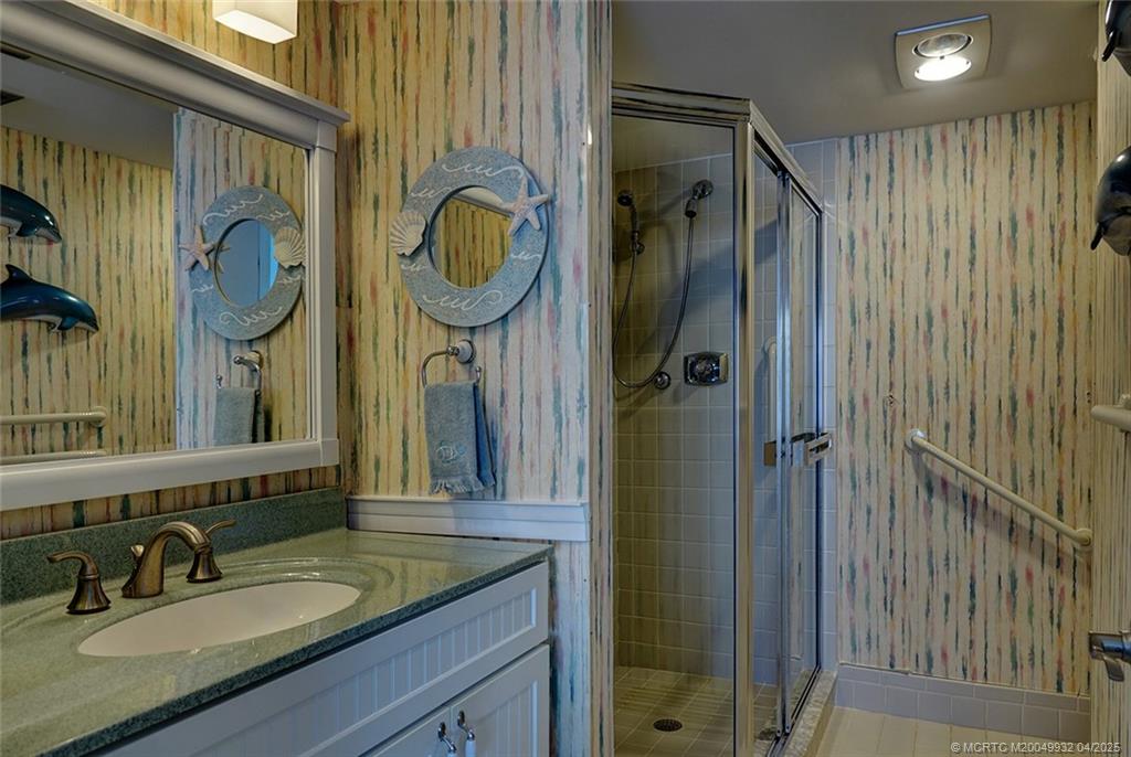 4490 NE Sandpebble Trace 302