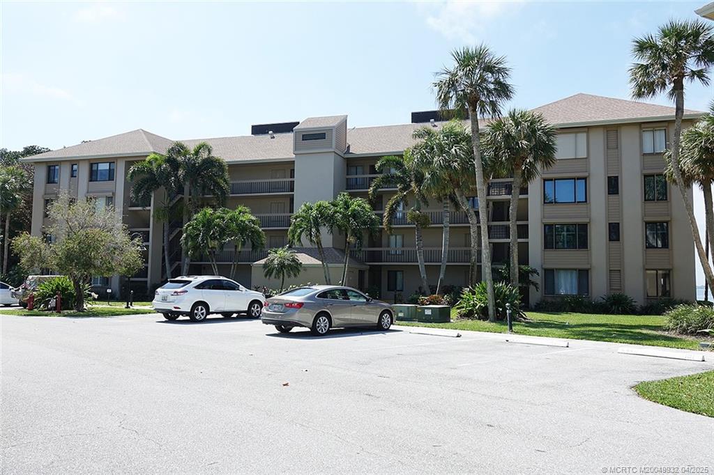 4490 NE Sandpebble Trace 302