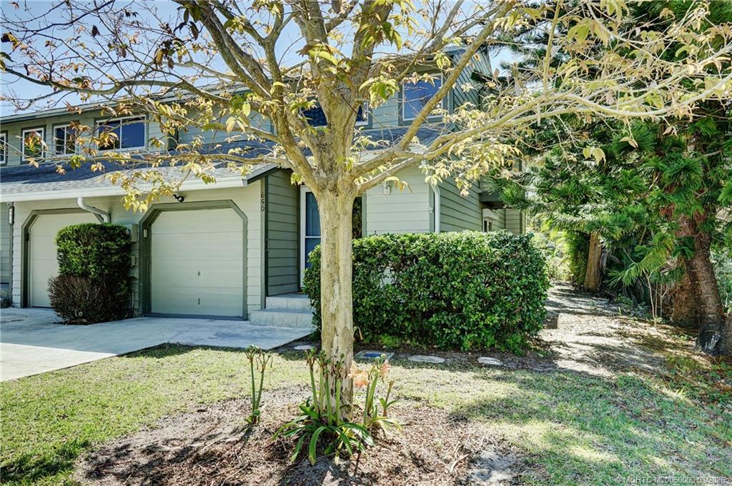 650 NE Wax Myrtle Way