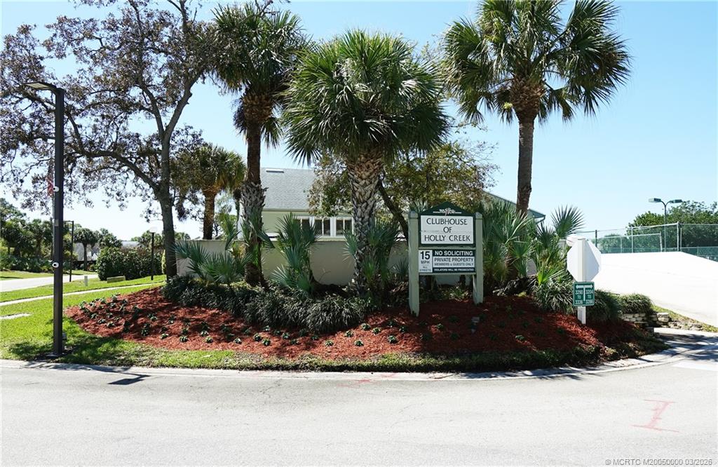 650 NE Wax Myrtle Way