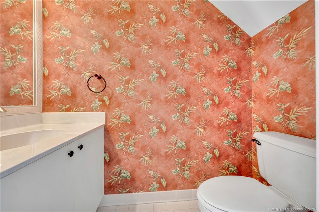 650 NE Wax Myrtle Way