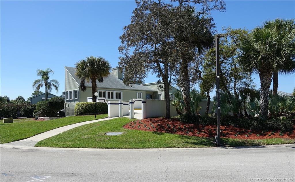 650 NE Wax Myrtle Way