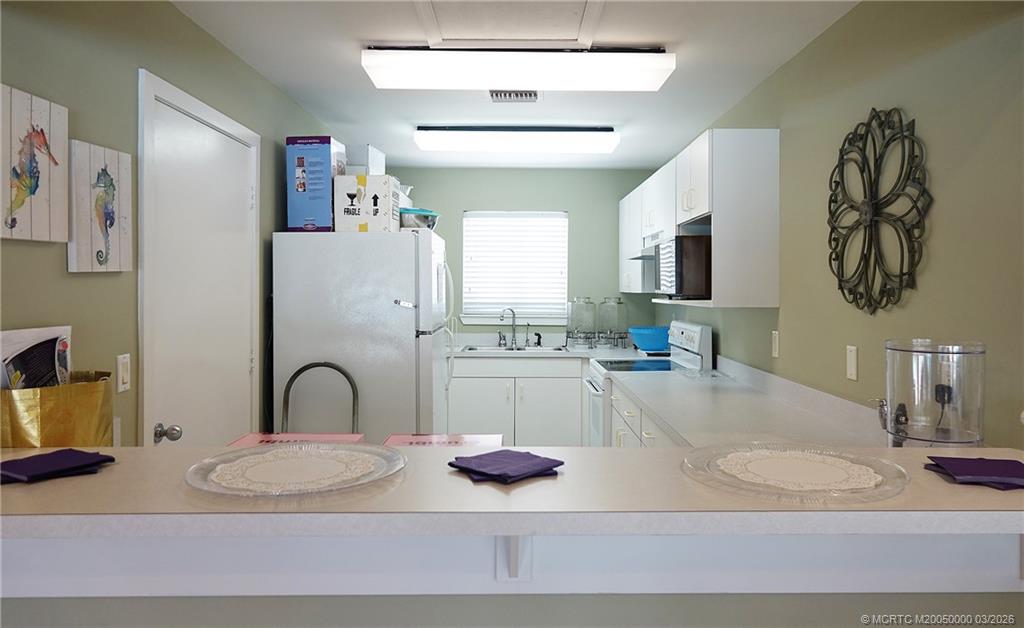 650 NE Wax Myrtle Way