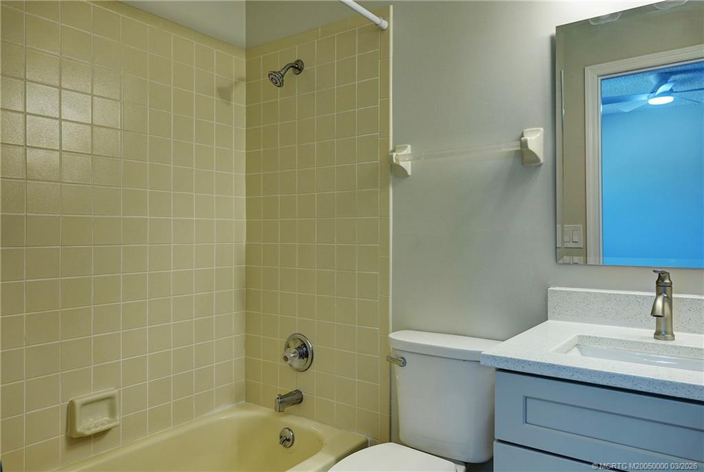 650 NE Wax Myrtle Way