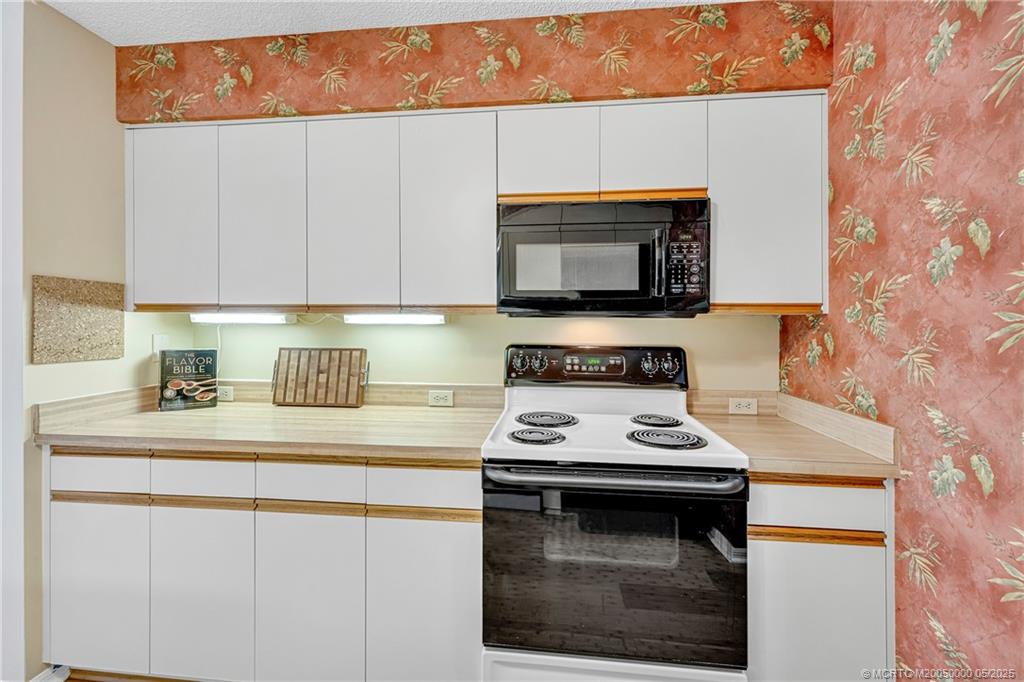 650 NE Wax Myrtle Way