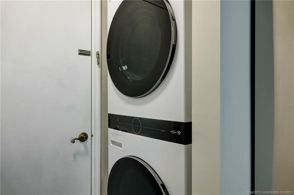 650 NE Wax Myrtle Way