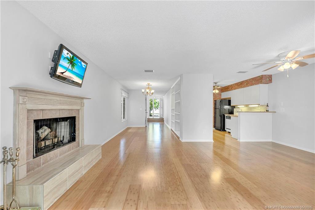 650 NE Wax Myrtle Way