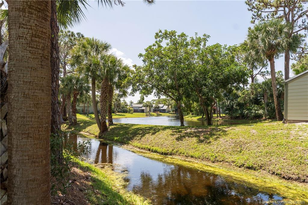 650 NE Wax Myrtle Way