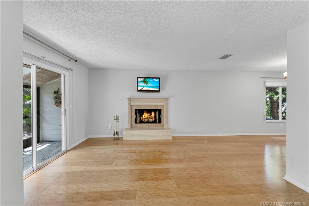 650 NE Wax Myrtle Way