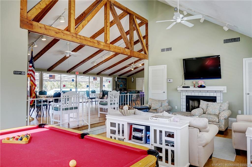 650 NE Wax Myrtle Way