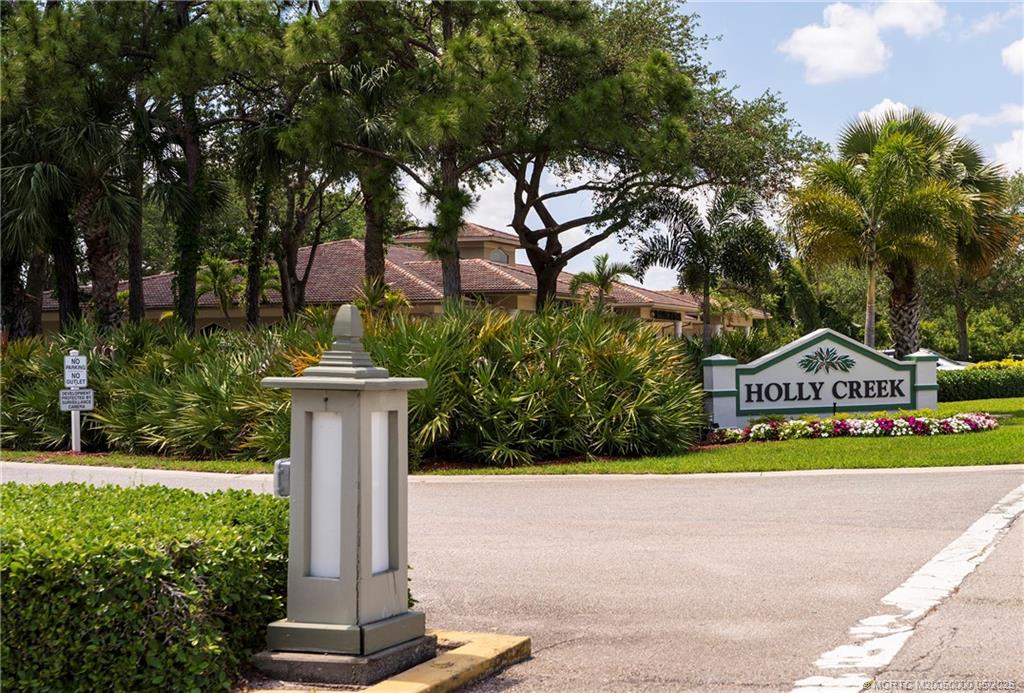 650 NE Wax Myrtle Way