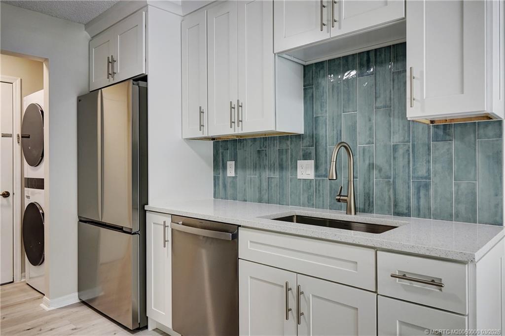 650 NE Wax Myrtle Way