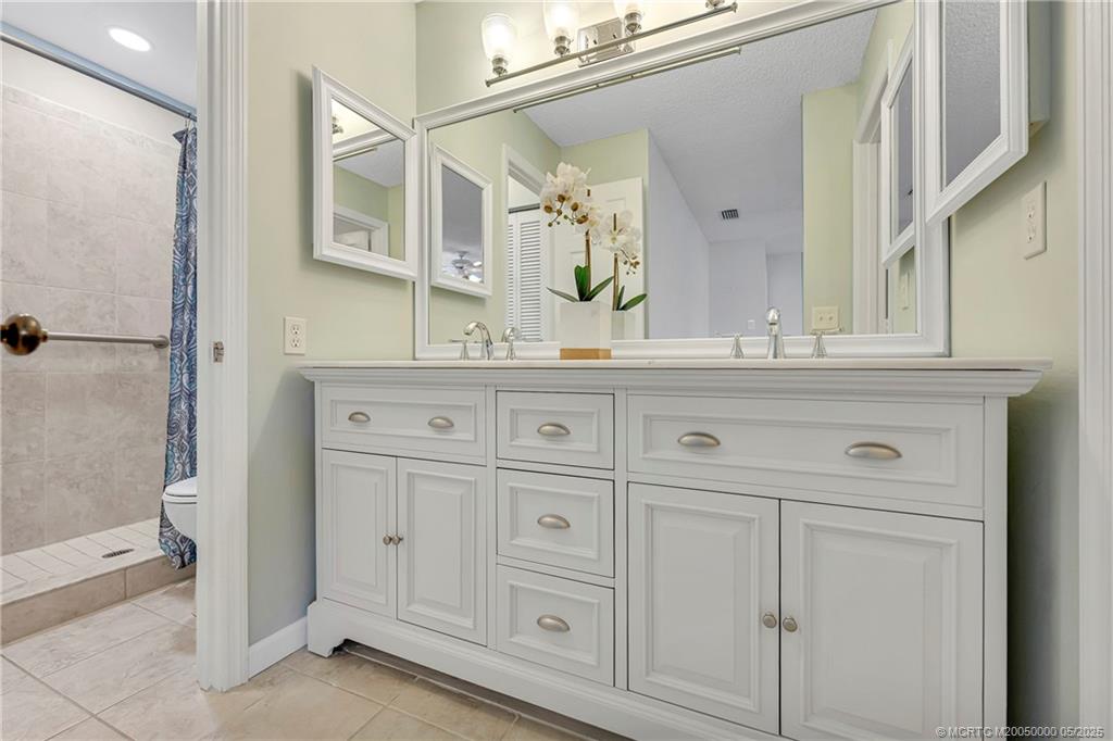 650 NE Wax Myrtle Way