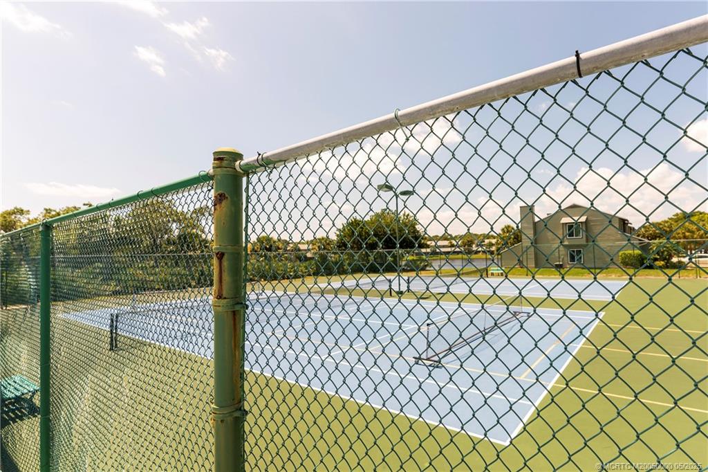 650 NE Wax Myrtle Way