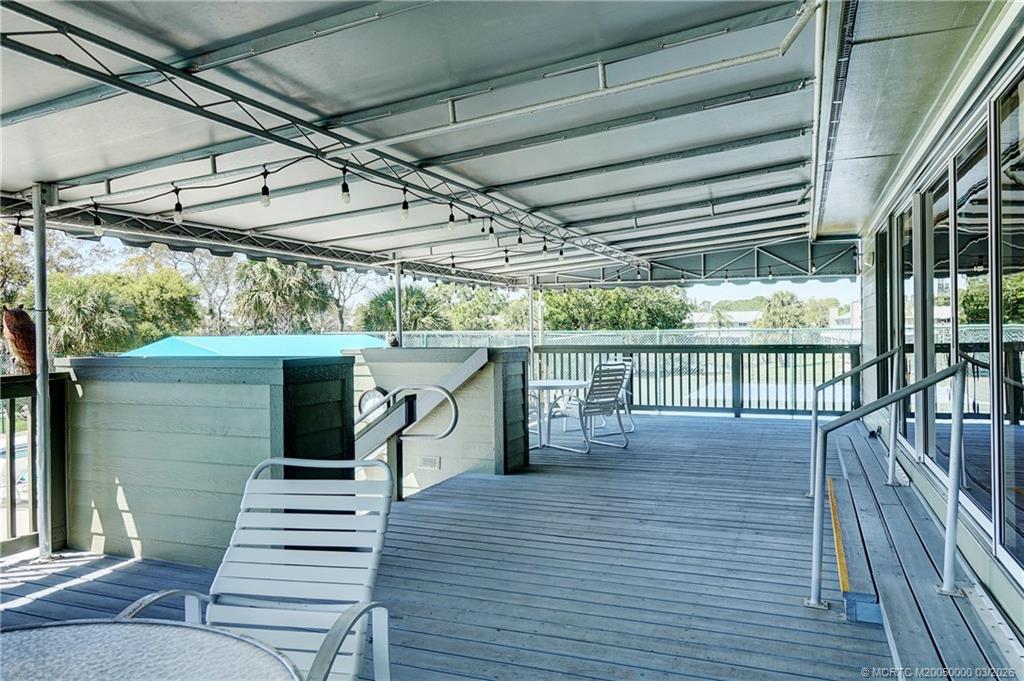 650 NE Wax Myrtle Way