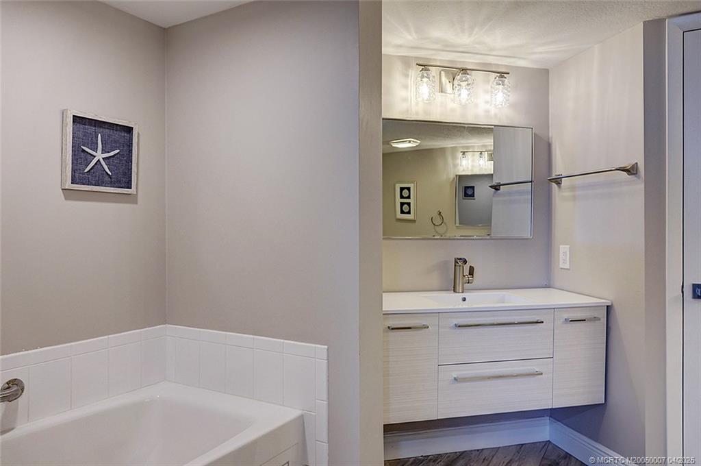 3880 N Highway A1a 905