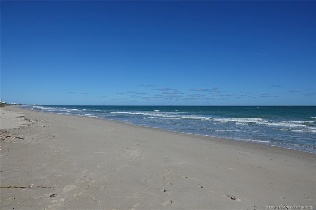 3880 N Highway A1a 905