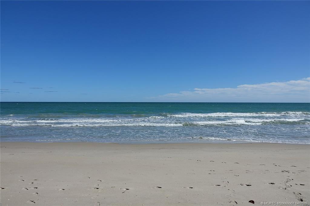 3880 N Highway A1a 905