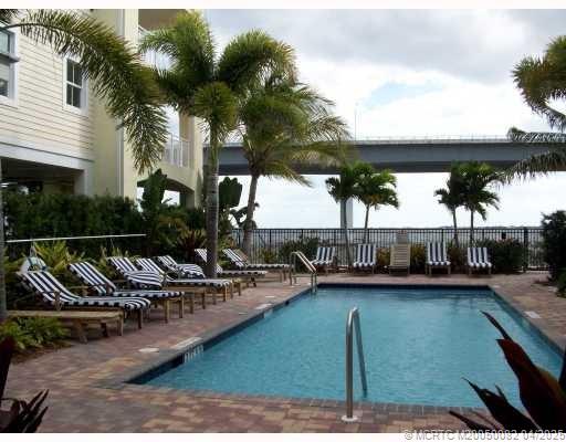 975 NW Flagler Avenue 306