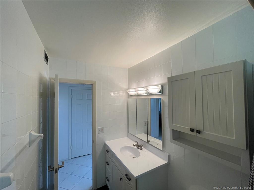 2929 SE Ocean Blvd 10