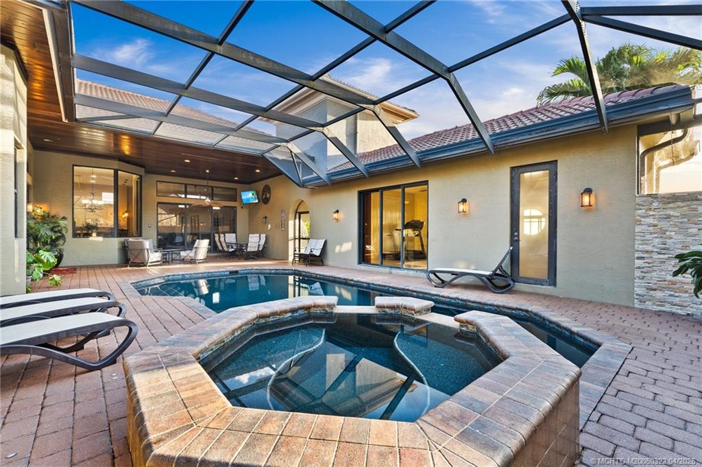 1219 SW Squire Johns Lane