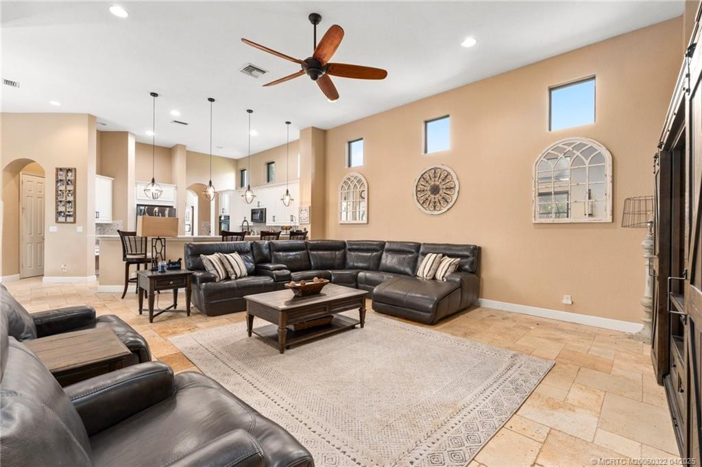 1219 SW Squire Johns Lane