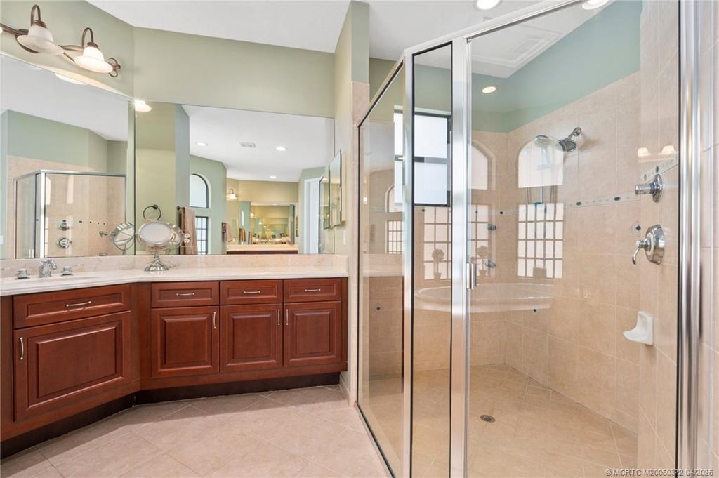 1219 SW Squire Johns Lane