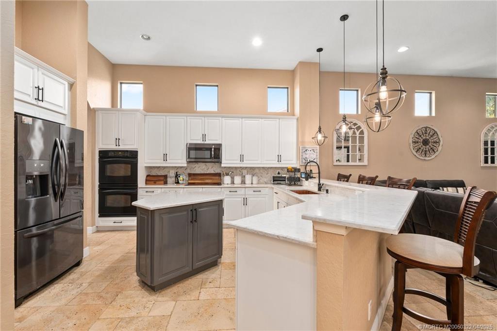 1219 SW Squire Johns Lane